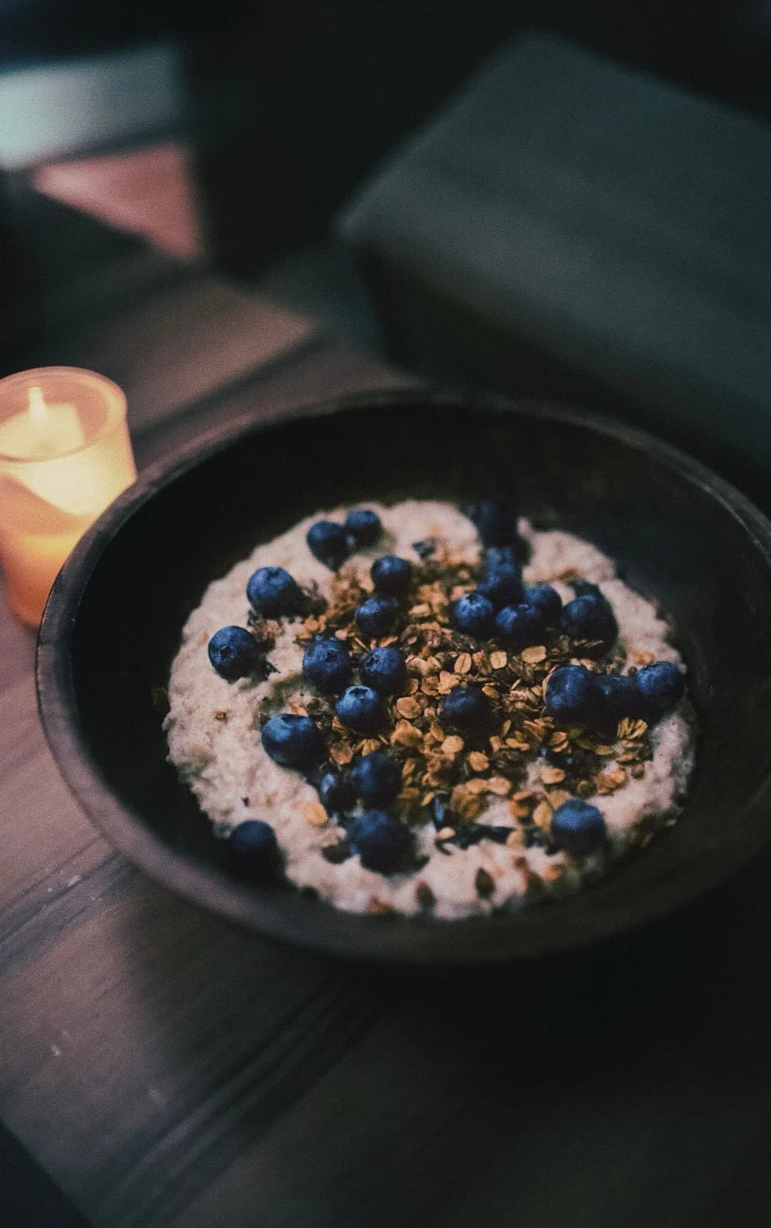 A bowl of oatmeal with blueberries